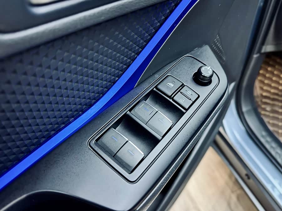 Toyota C-HR 2021 car image #12