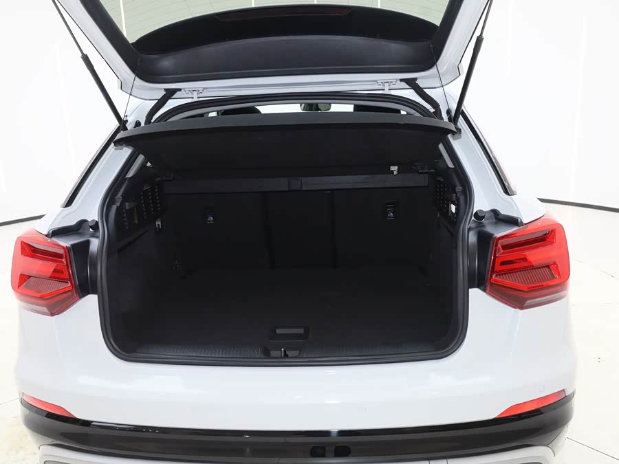 Audi Q2L 2021 car image #12