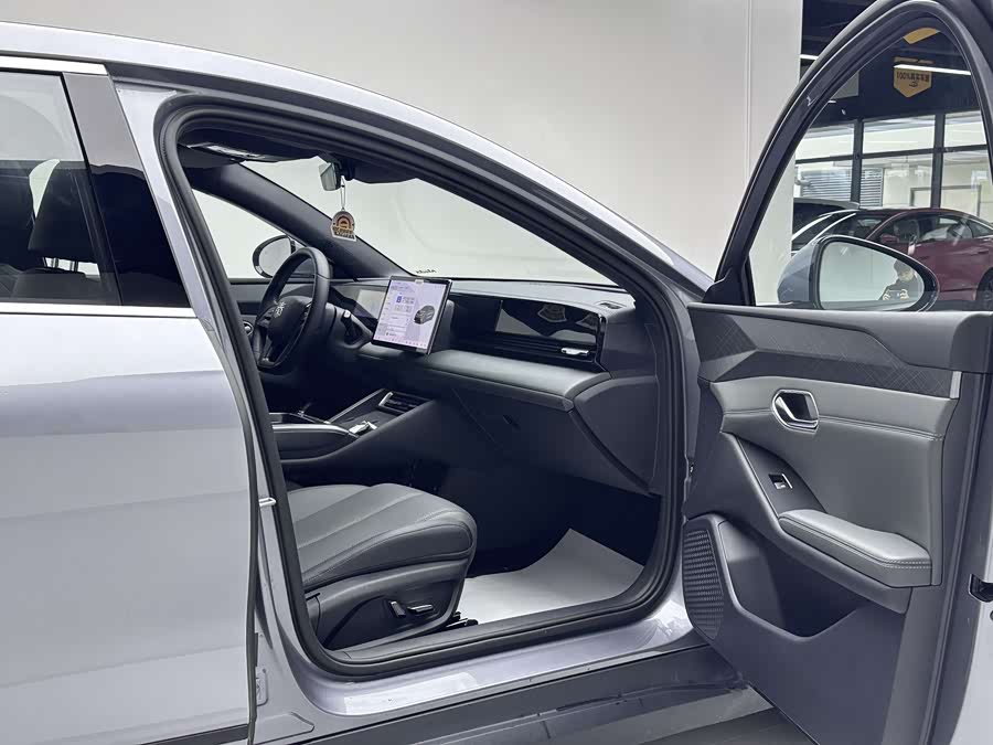 BYD Qin L 2025 car image #12