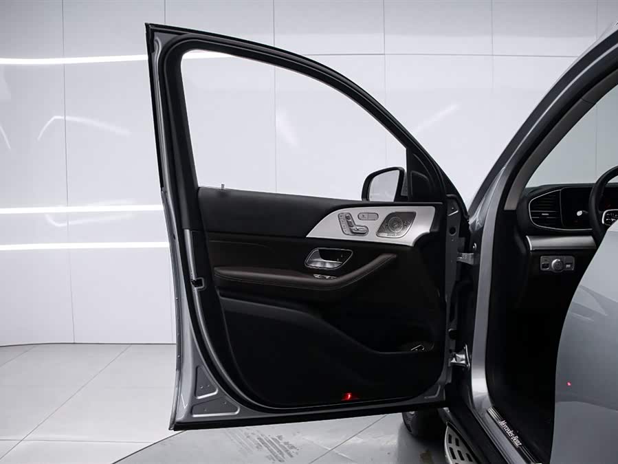 Mercedes-Benz GLE Class 2022 car image #12