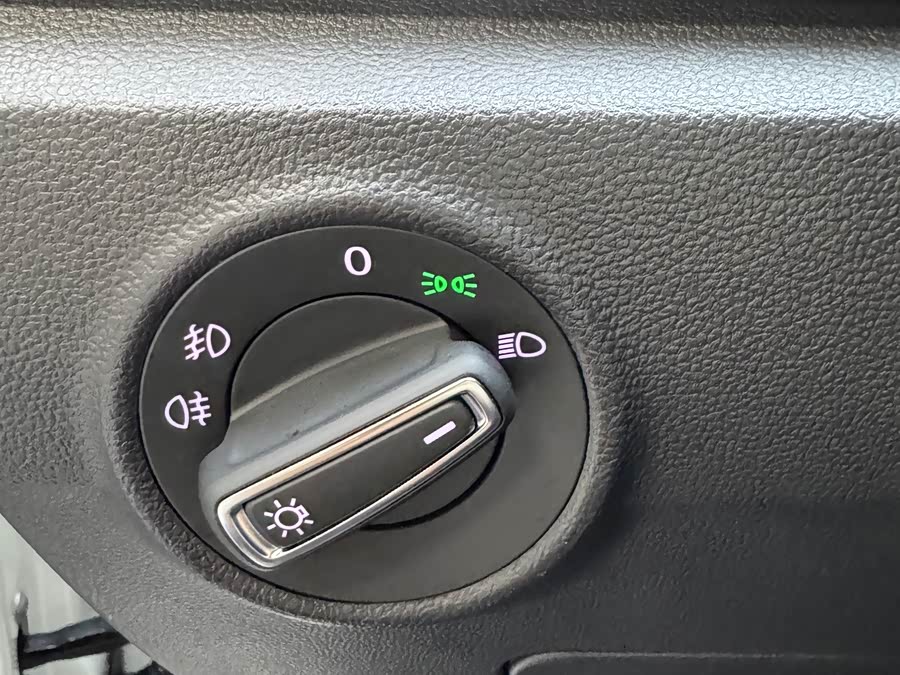 Volkswagen T-Roc 2021 car image #12