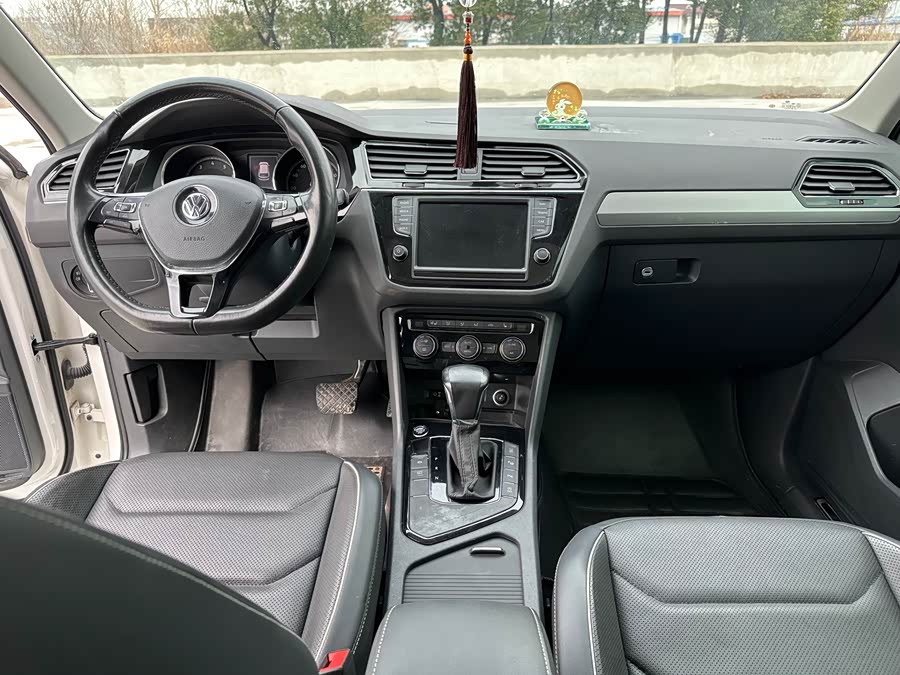 Volkswagen Tiguan L 2017 car image #12