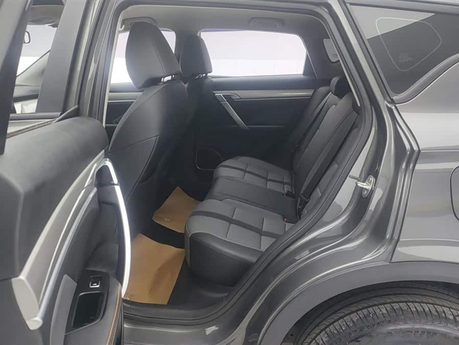 GEELY Coolray 2025 car image #12