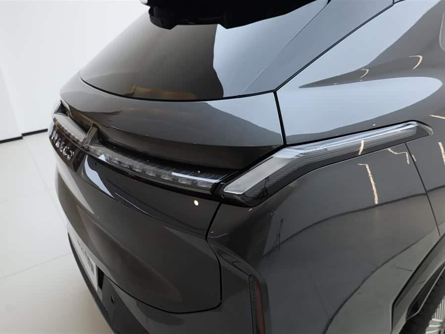Lynk & Co 08 EM-P 2025 car image #12