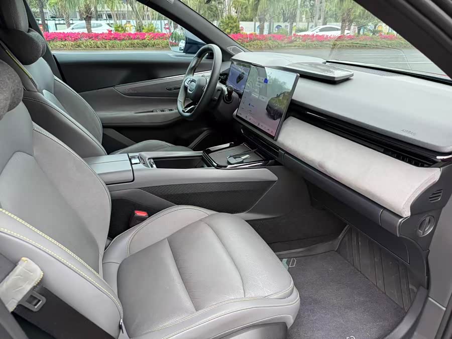 Lynk & Co 08 EM-P 2024 car image #12