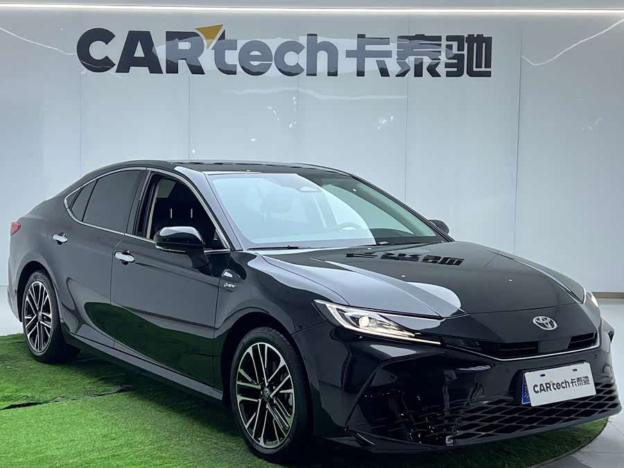 Toyota Camry 2025 car image #12