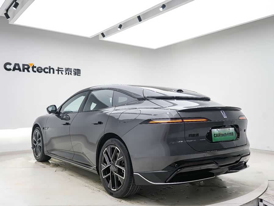 Avatr 06 2025 car image #12