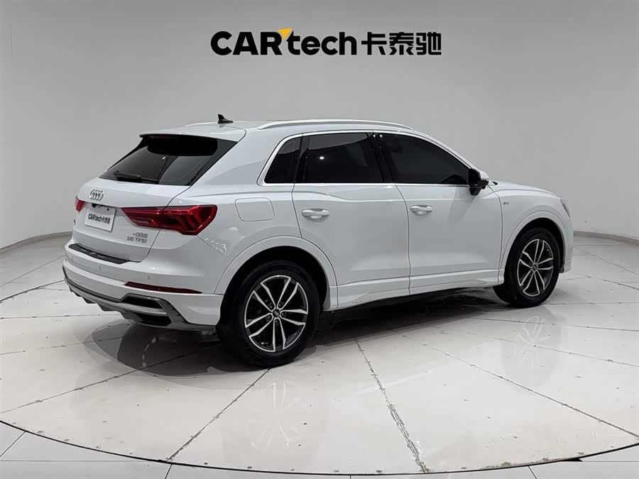 Audi Q3 2022 car image #12