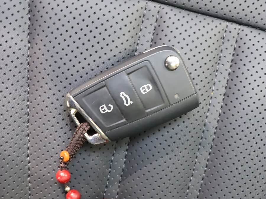 Volkswagen Passat 2025 car image #12