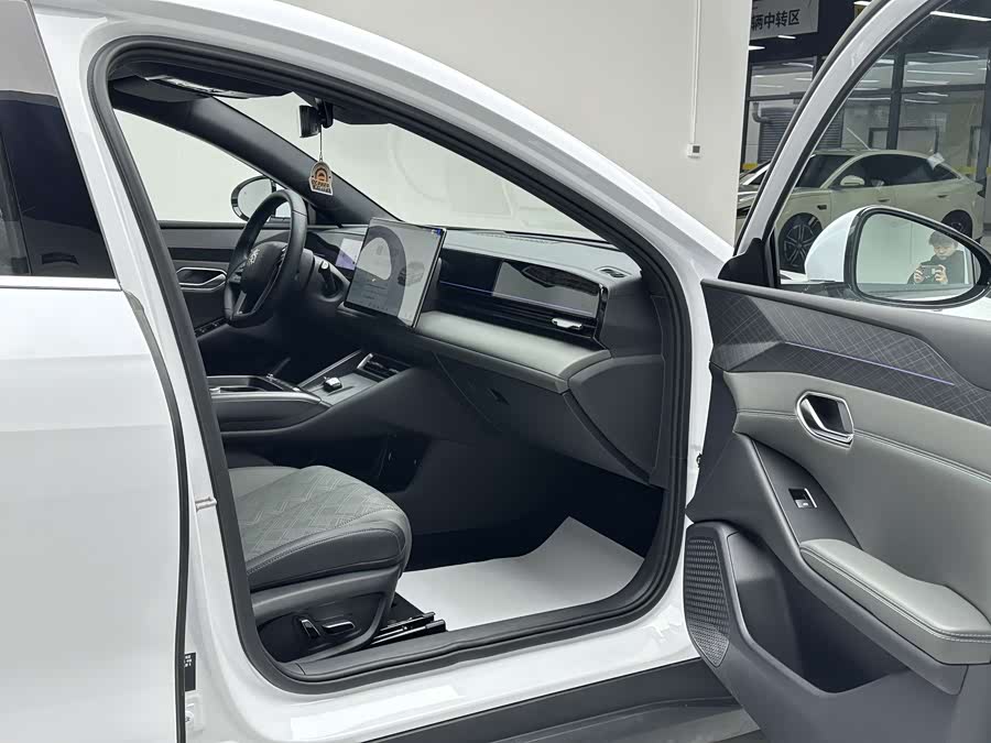 BYD Qin L 2025 car image #12