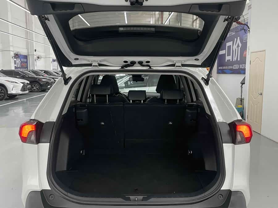 Toyota RAV4 2021 #12 Toyota RAV4 2021 car image #12