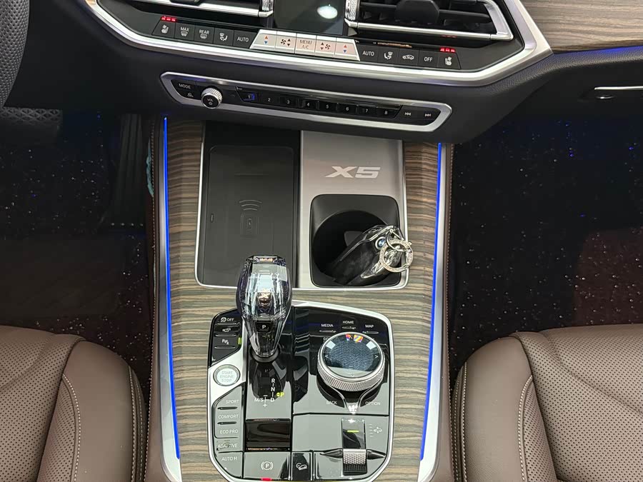 BMW X5 2022 immagine di auto #12