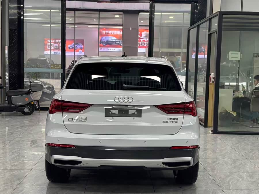 Audi Q3 2021 car image #12