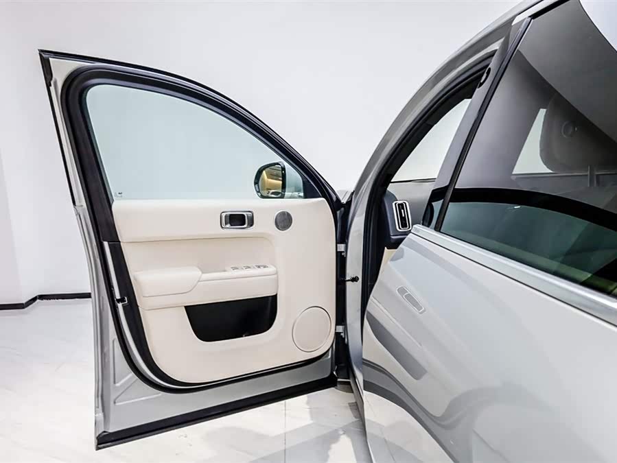 Li L7 2024 صورة سيارة #12