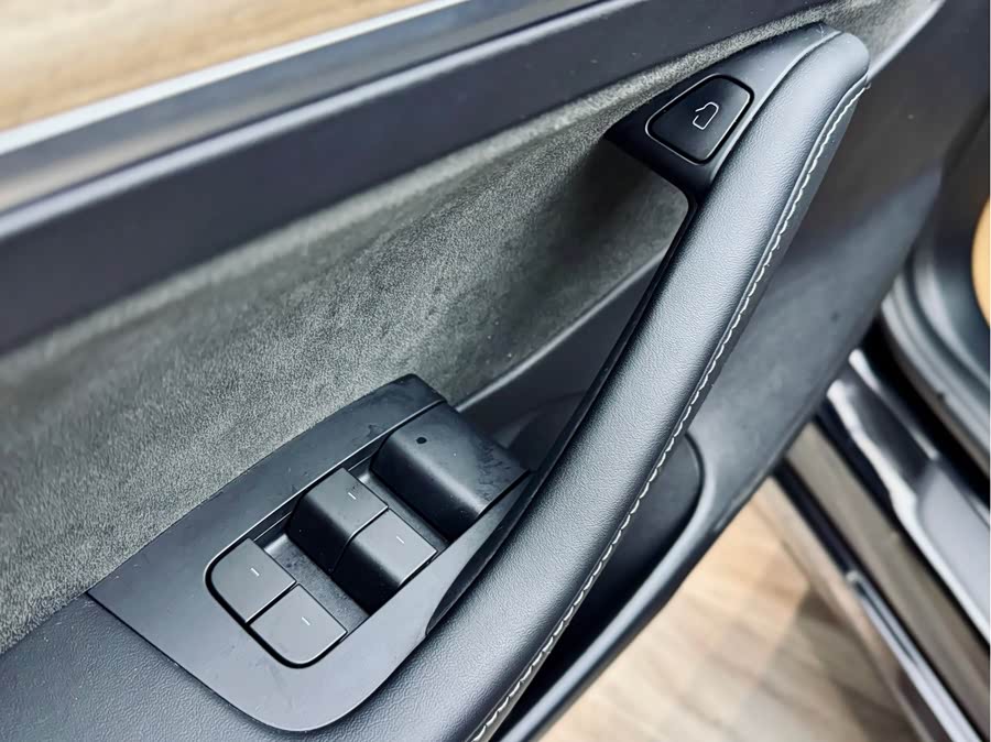 Tesla Model 3 2023 immagine di auto #12