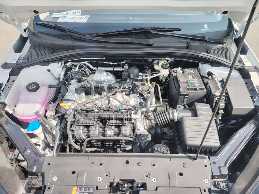 Roewe i5 2026 car image #12