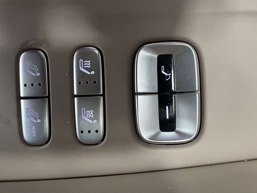 Xpeng G9 2025 car image #12