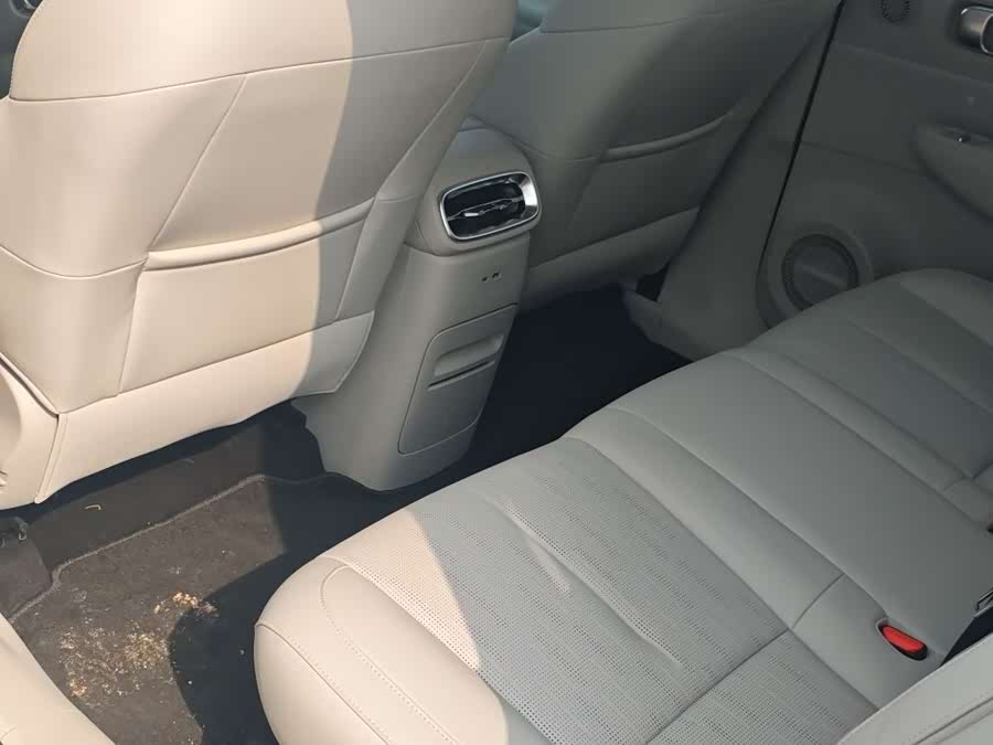 零跑汽车 零跑B10 2025 汽车图片 #12