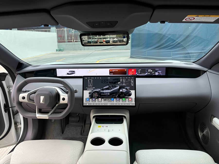 Avatr 06 2025 car image #12