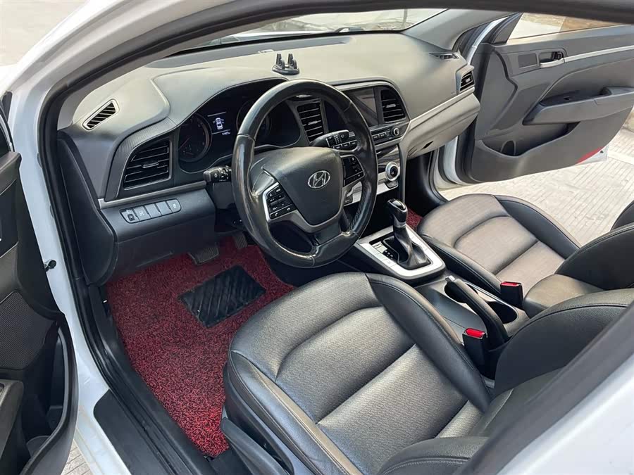 Hyundai Elantra AD 2020 immagine di auto #12