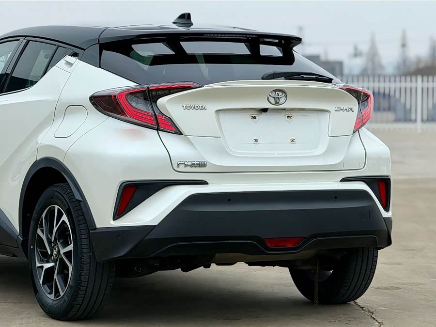 Toyota C-HR 2018 #12 Toyota C-HR 2018 car image #12