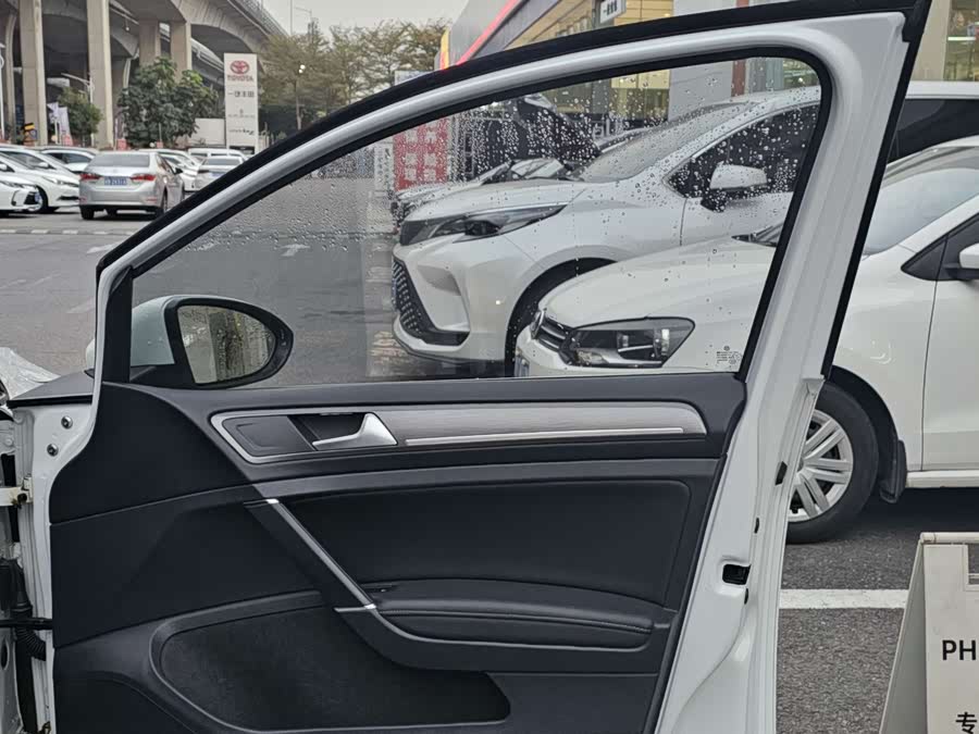 Volkswagen Golf 2016 car image #12