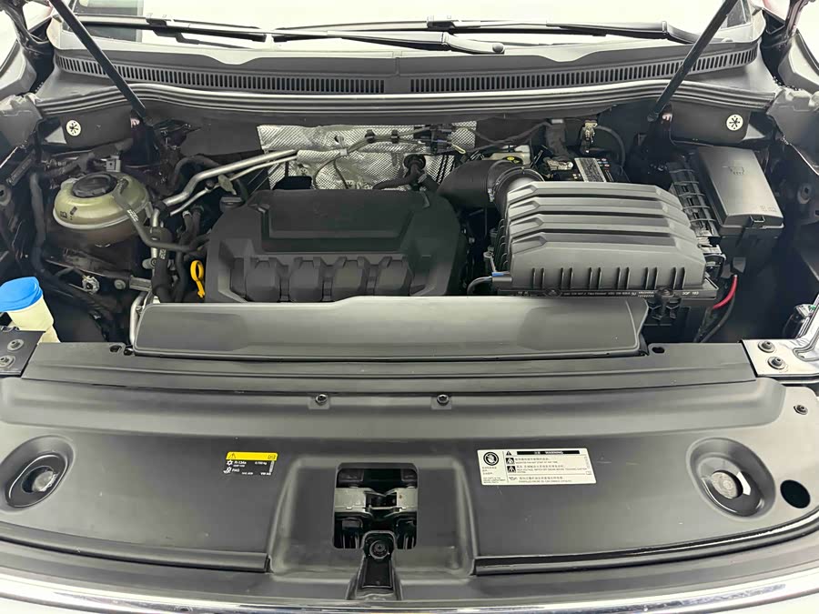 Volkswagen Viloran 2020 car image #12