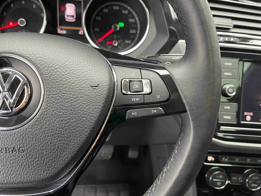 Volkswagen Tiguan L 2019 #12 Volkswagen Tiguan L 2019 car image #12
