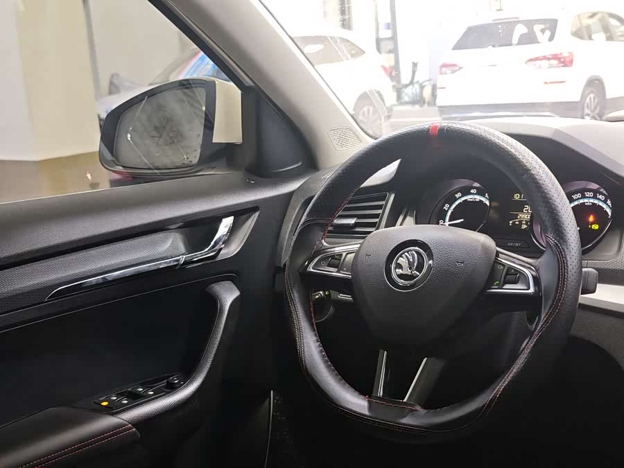 Skoda Kamiq 2021 car image #12