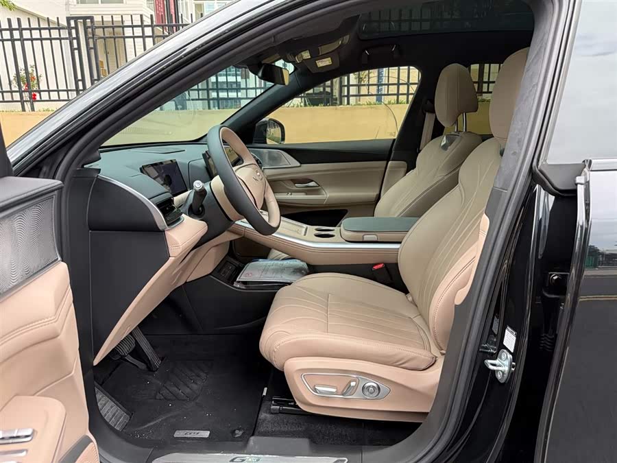 Xpeng G9 2025 صورة سيارة #12