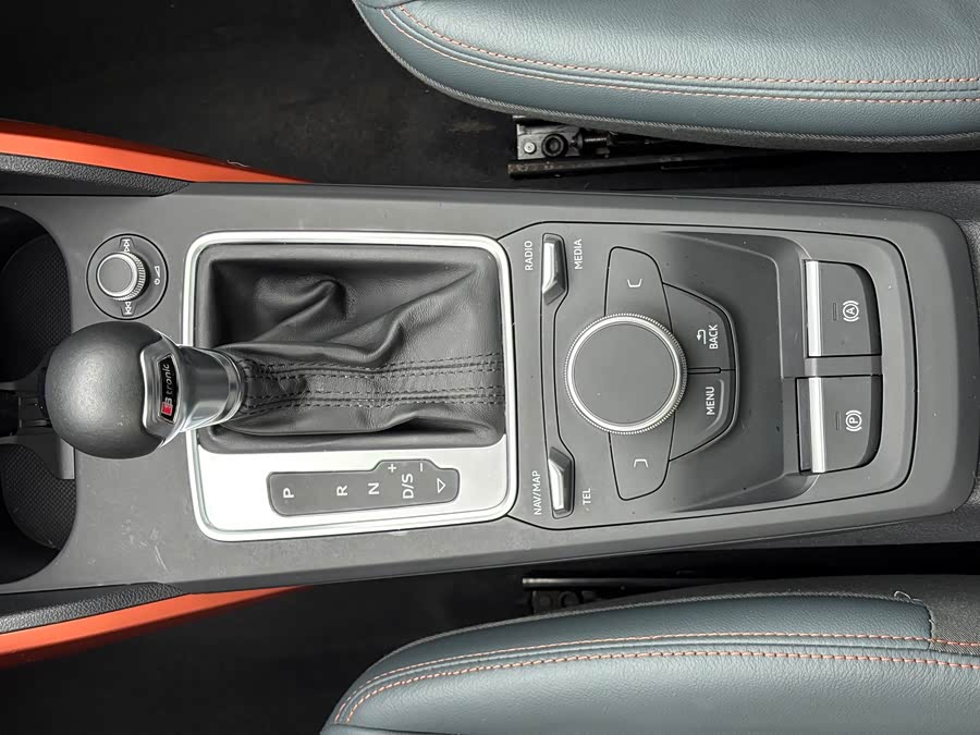 Audi Q2L 2019 imagen de coche #12