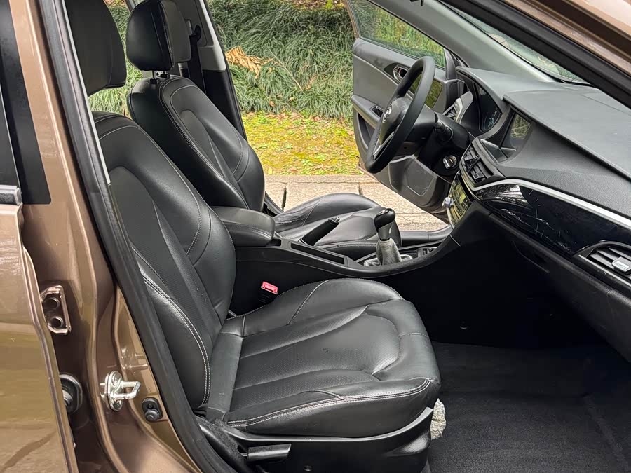 Soueast V5 Lingzhi 2015 car image #12