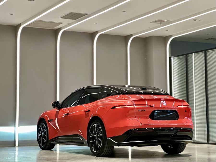 Avatr 06 2025 car image #12