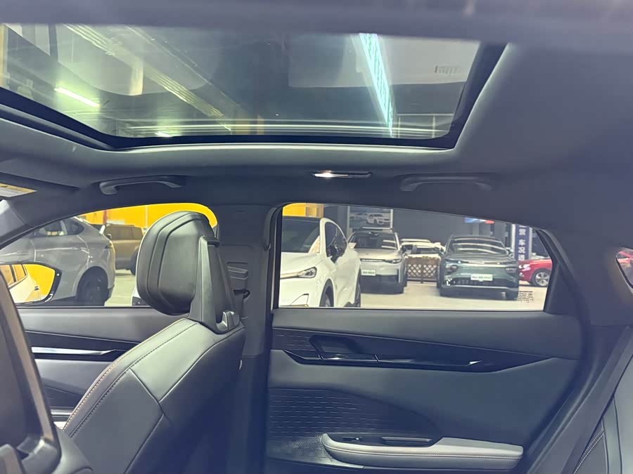 Changan UNI-V 2023 صورة سيارة #12