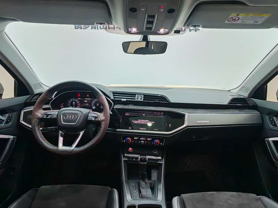 Audi Q3 2021 car image #12
