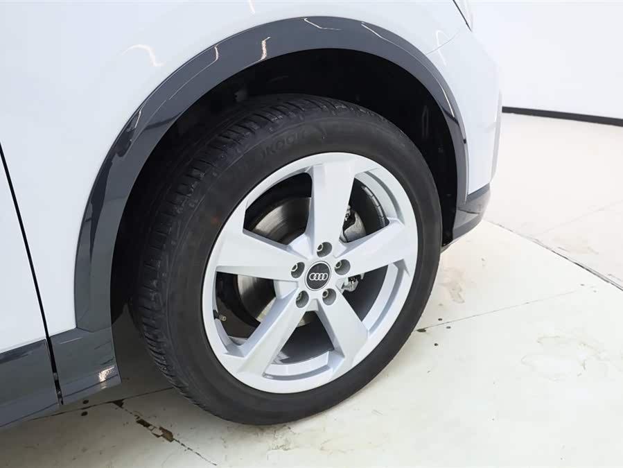 Audi Q2L 2023 car image #12