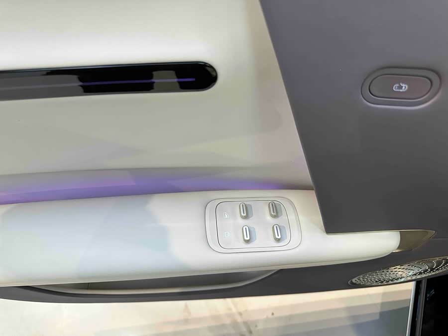 Avatr 06 2025 car image #12