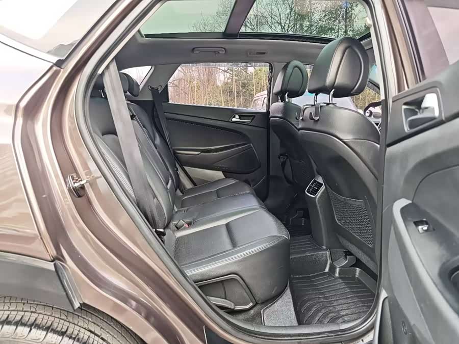 Hyundai Tucson 2015 car image #12