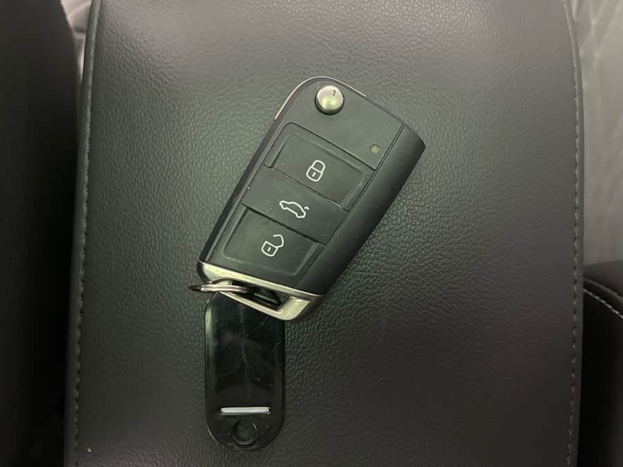 Volkswagen Passat 2023 car image #12