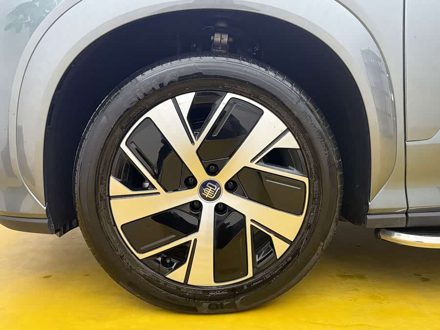 BYD Tang L 2025 immagine di auto #12