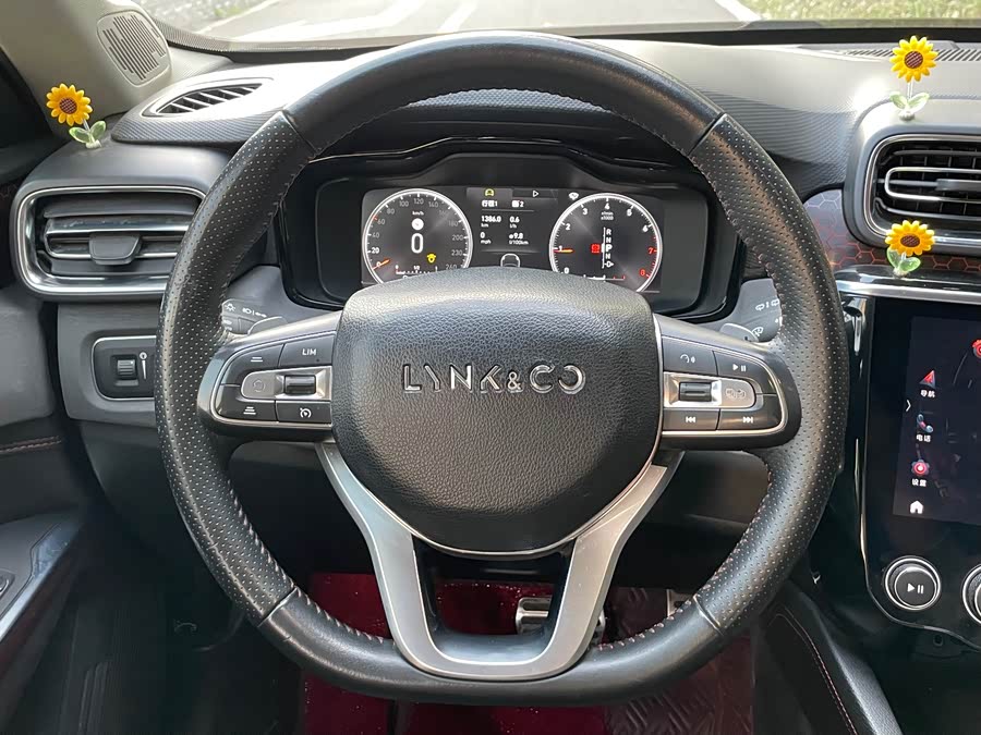 Lynk & Co 02 2019 #12 Lynk & Co 02 2019 car image #12