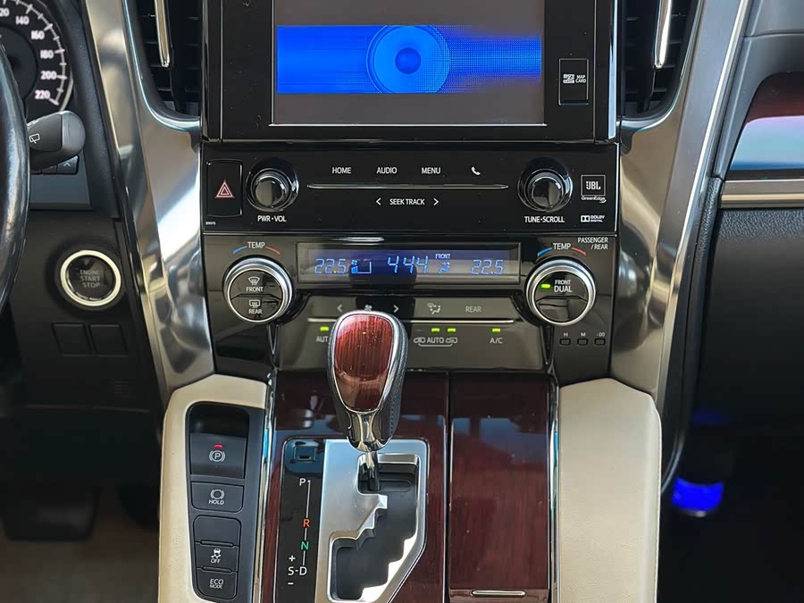 Toyota Alphard 2017 car image #12