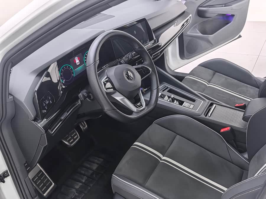 Volkswagen Golf 2021 car image #12