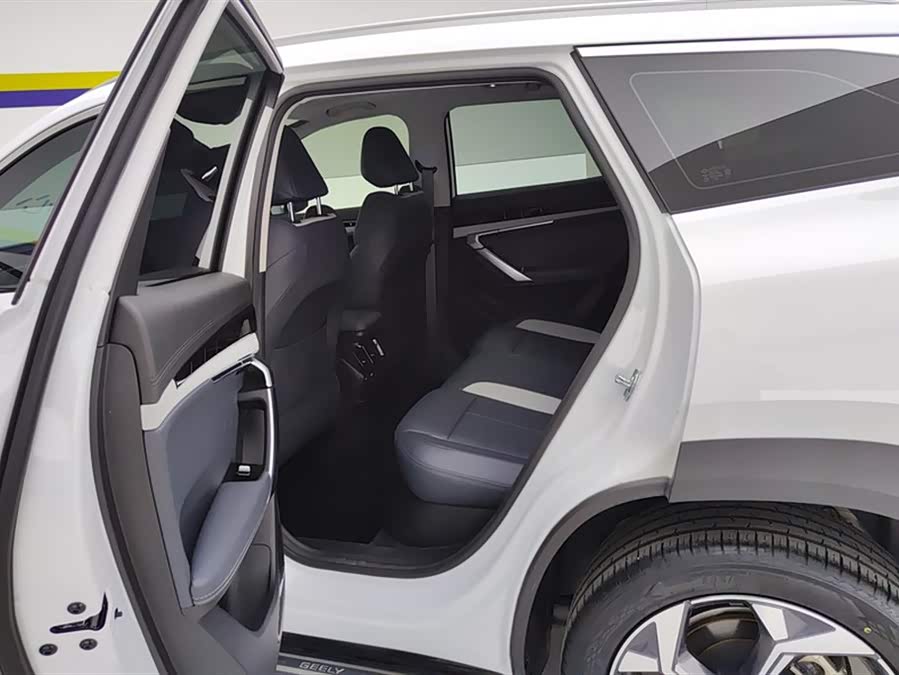 GEELY Boyue L 2024 car image #12