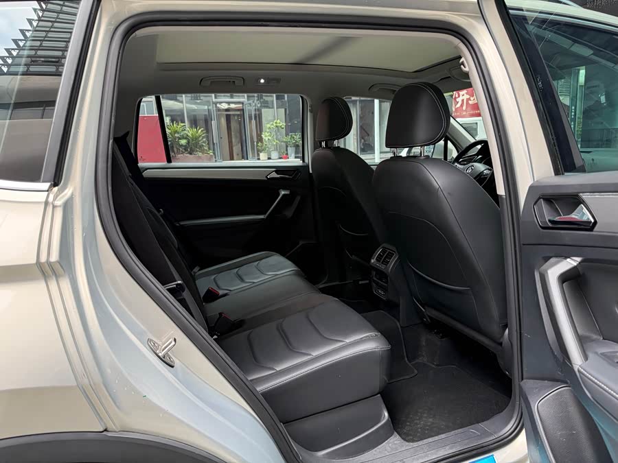 Volkswagen Tiguan L 2019 car image #12