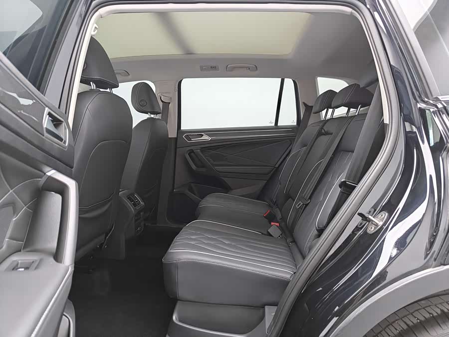 Volkswagen Tiguan L 2024 car image #12