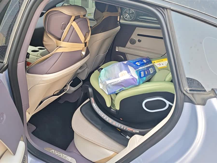 Avatr 06 2025 car image #12