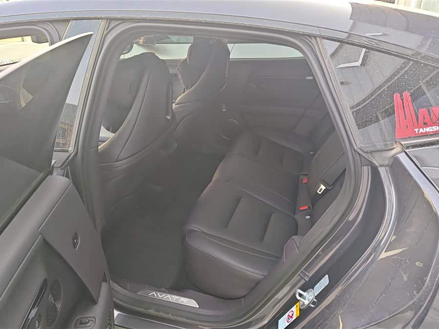 Avatr 06 2025 car image #12