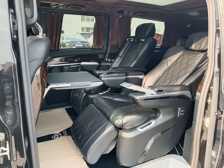 Mercedes-Benz V Class 2018 car image #12