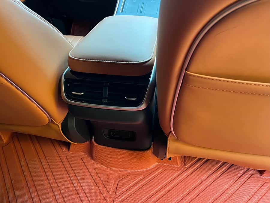 Xpeng G9 2024 car image #12